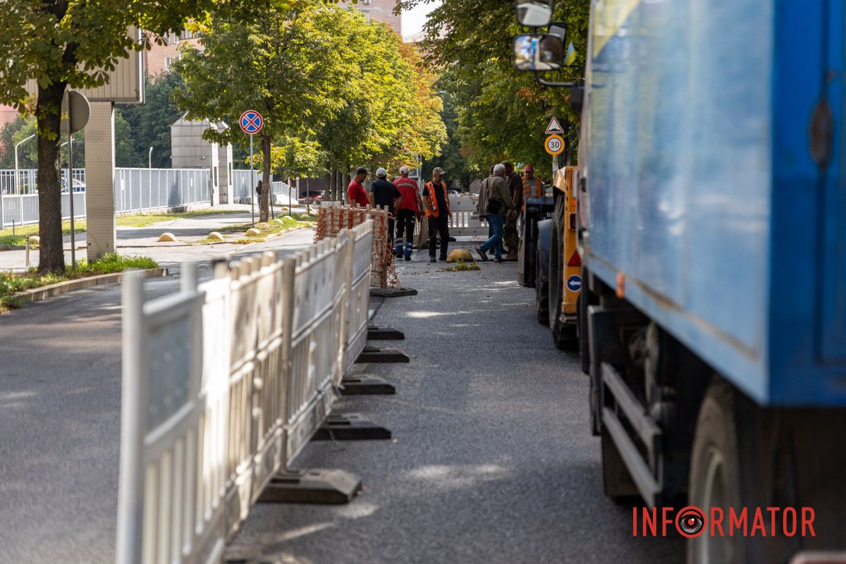Через це одна смуга у бік парка Шевченка перекрита У Дніпрі перекрили частину вулиці Вернадського: що сталося 4