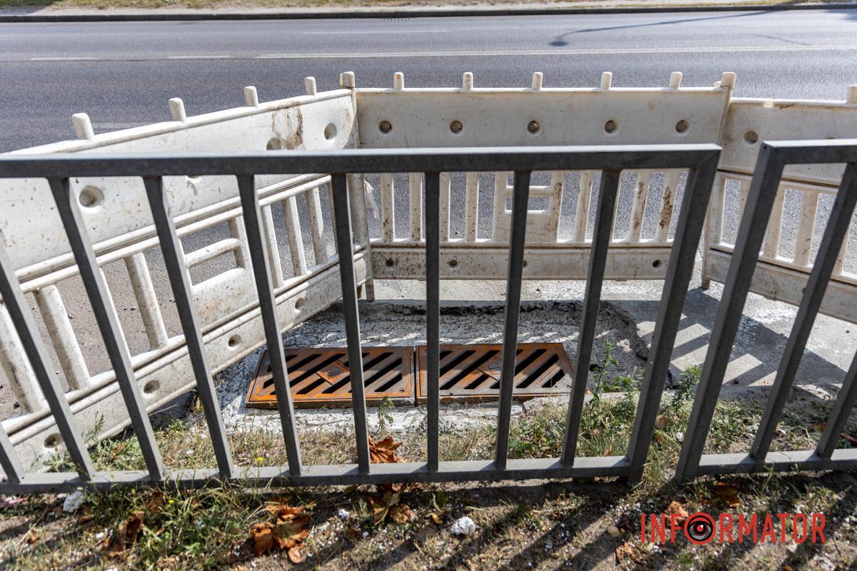 В Днепре на Набережной Победы огородили дождеприемники: движение частично ограничено 5