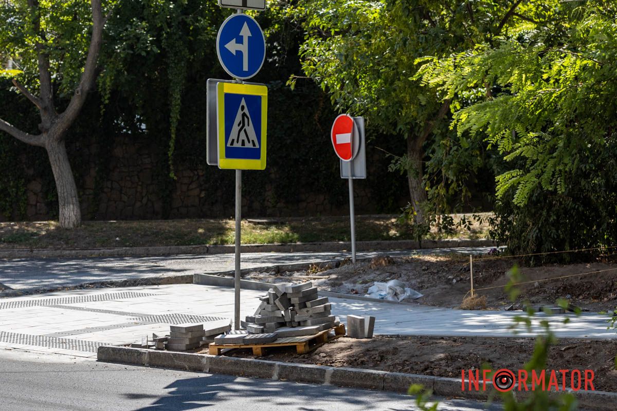 Перехрестя з вулицею Івана Акінфієва