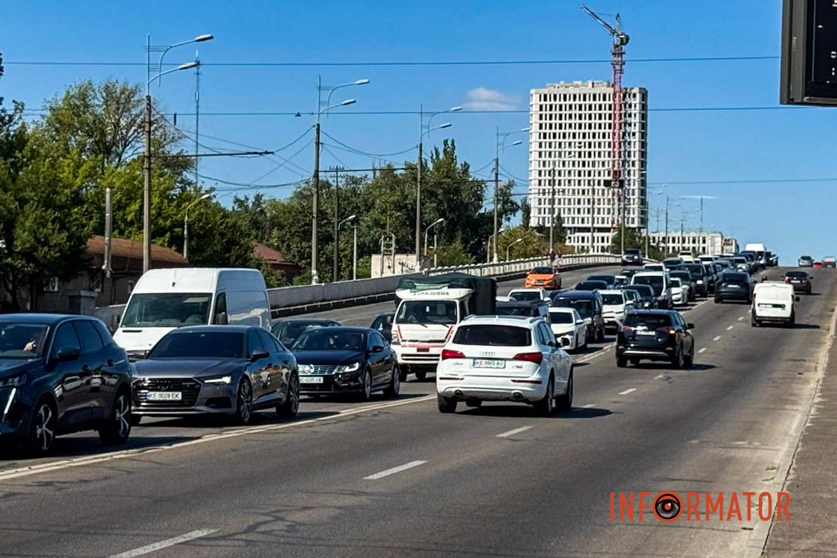 У суботу, 2 серпня, у Дніпрі на Слобожанському проспекті сталася аварія У суботу, 2 серпня, у Дніпрі на Слобожанському проспекті сталася аварія