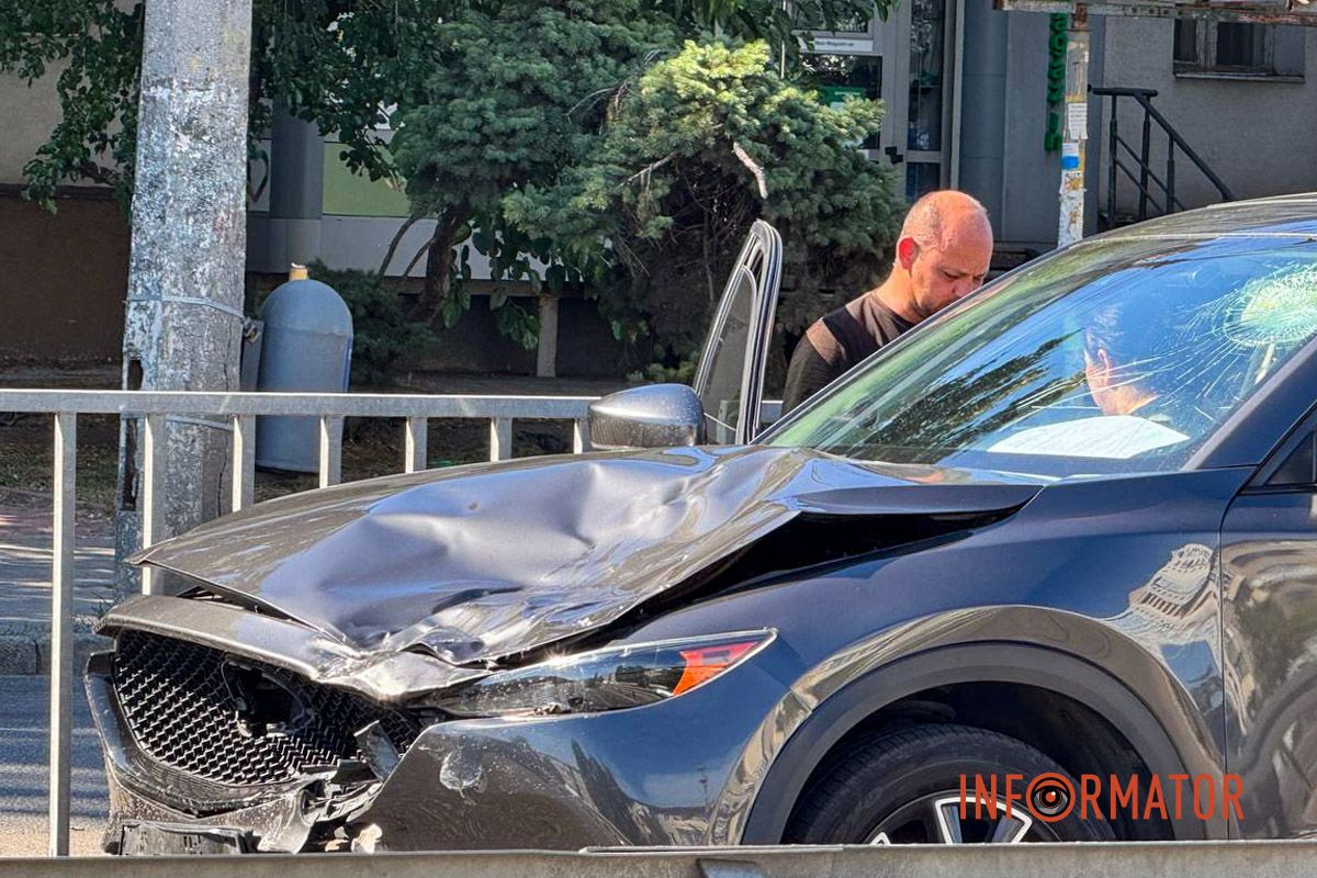 Станом на 15:40 на місці працювали патрульні поліцейські та слідчий з ДТП Станом на 15:40 на місці працювали патрульні поліцейські та слідчий з ДТП