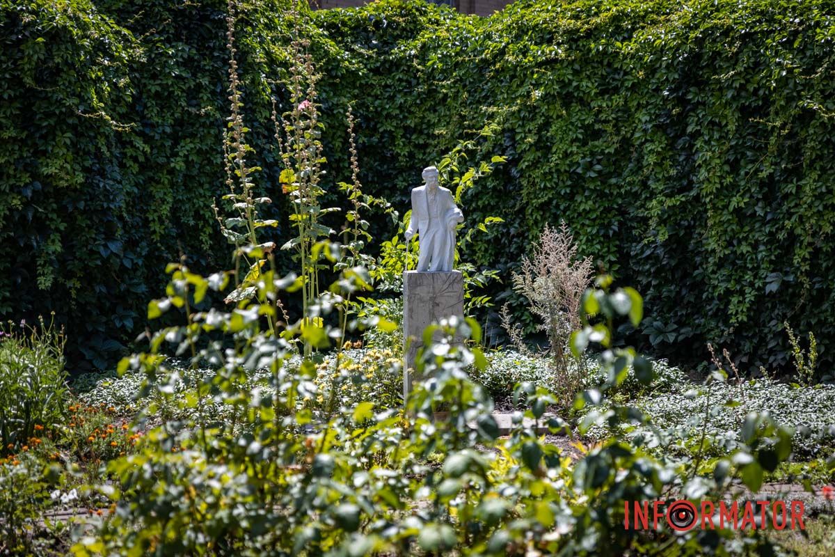 Яворницький був відомим дослідником історії козацтва У Дніпрі в саду Меморіального Будинку-музею відкрили пам’ятник Дмитру Яворницькому 7