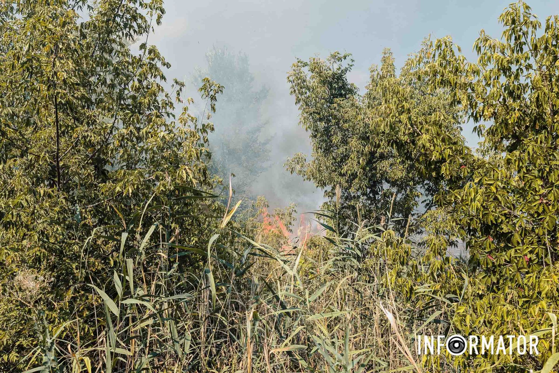 Рятувальники вимушені під’їжджати на місце горіння по декілька разів