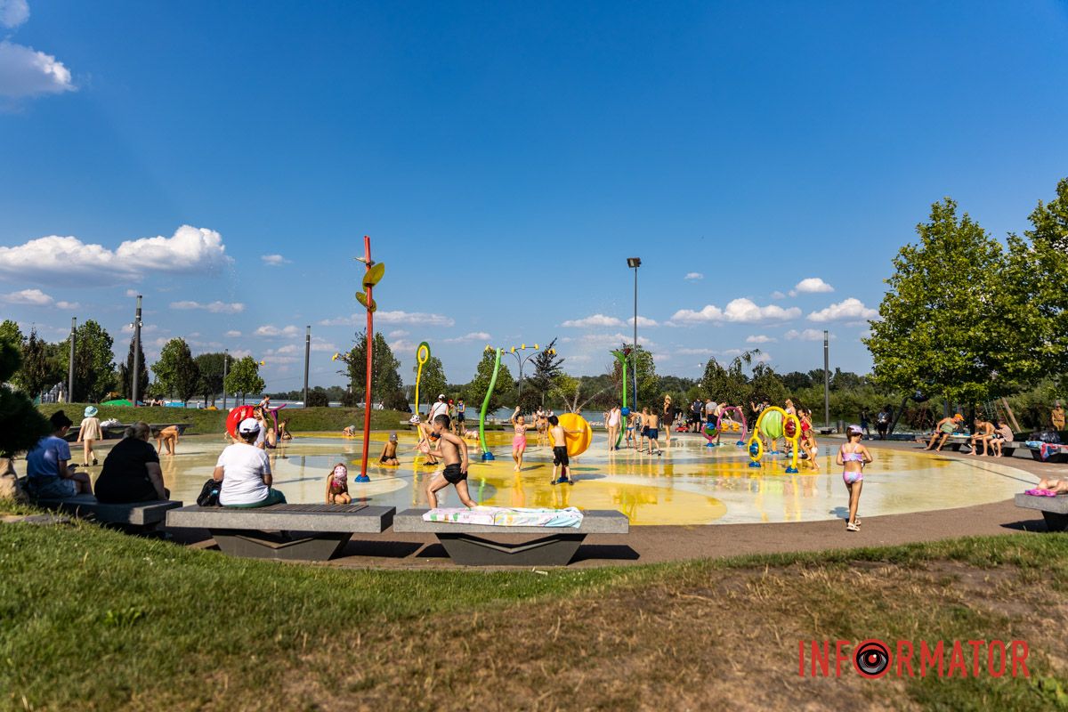 Під час робіт вирівняли поверхню, очистили чашу фонтану та нанесли нову фарбу, стійку до вологи Під час робіт вирівняли поверхню, очистили чашу фонтану та нанесли нову фарбу, стійку до вологи