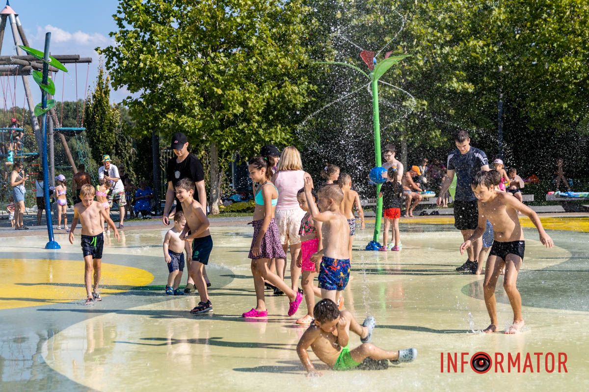 Крізь веселий сміх Крізь веселий сміх