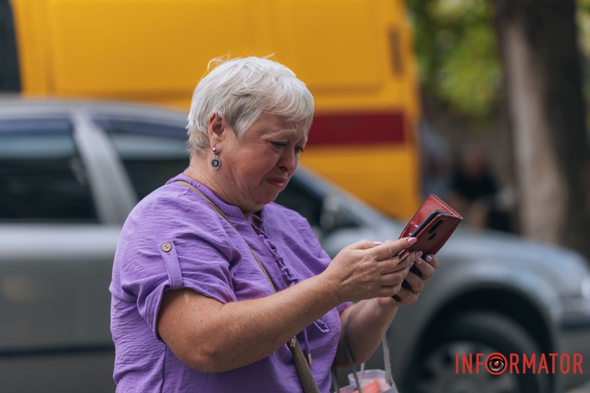 Люди отходят от тяжелой ночи Выбиты окна и уничтожен частный дом: как выглядит Днепр после атаки дронами.