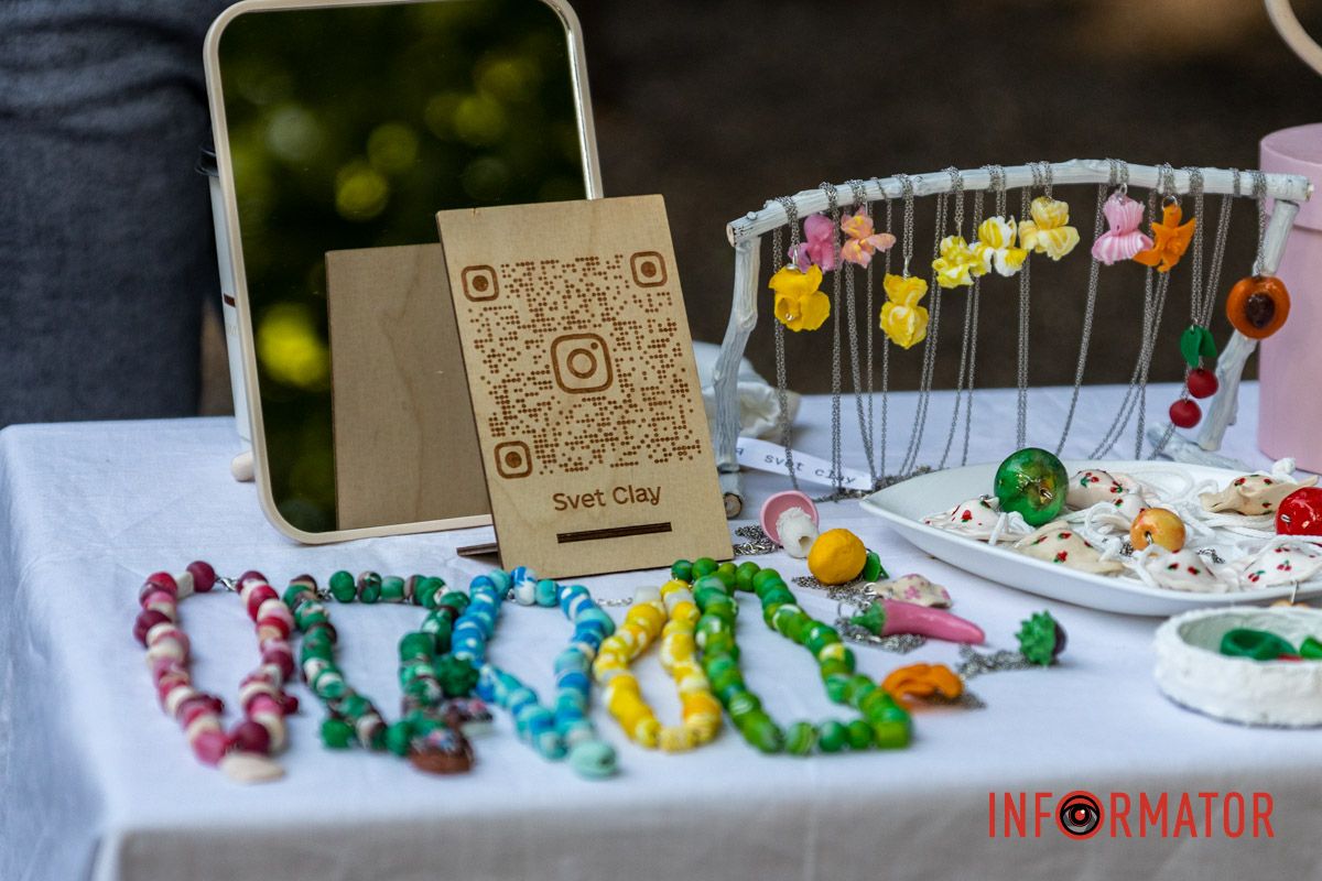 Фестиваль не обошелся без благотворительной лотереи, вырученные средства из которой пойдут на помощь тем, кто в этом больше нуждается.