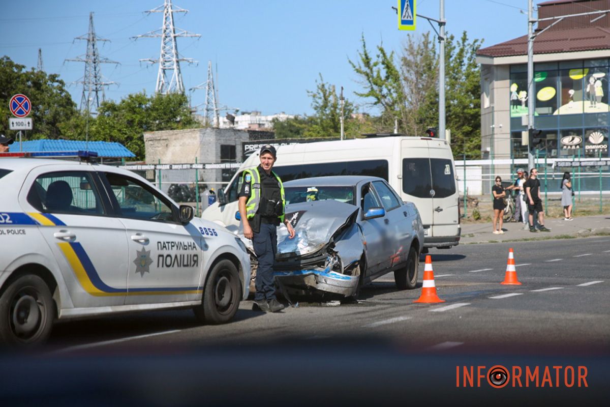 У неділю, 10 серпня, у Дніпрі на перехресті Донецького шосе та вулиці Березинської сталася ДТП У неділю, 10 серпня, у Дніпрі на перехресті Донецького шосе та вулиці Березинської сталася ДТП