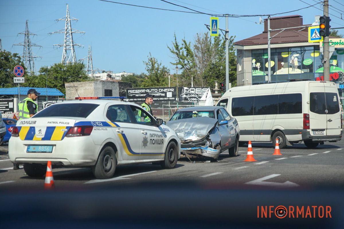 Там зіткнулись Chevrolet та Lada Там зіткнулись Chevrolet та Lada