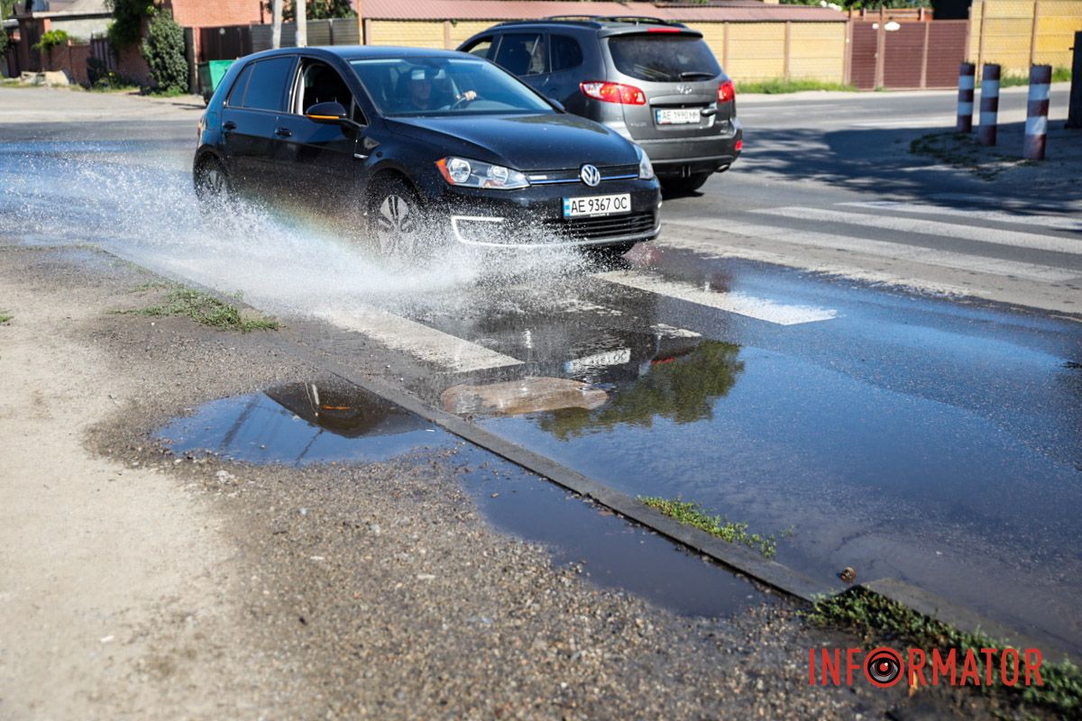Пішоходи, ходіть уздовж дороги обережніше Пішоходи, ходіть уздовж дороги обережніше