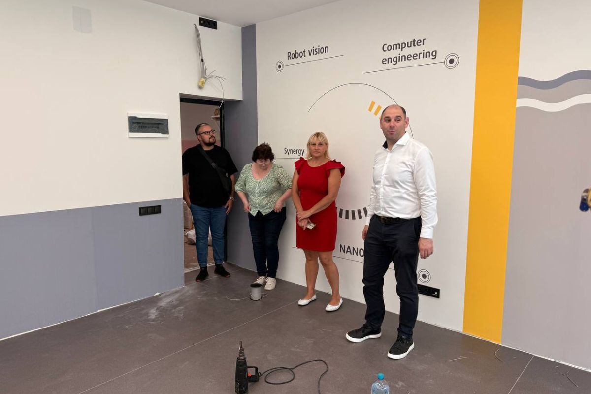 Так, в школах №42 и №142 уже на финальный этап вышел ремонт помещений для новых лабораторий мехатроники