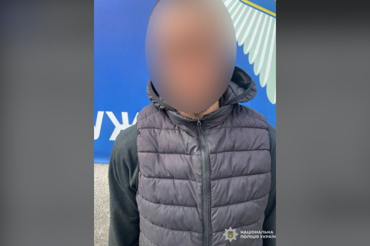 33-летнего подозреваемого задержали правоохранители В Синельниково мужчина в течение дня обокрал пенсионера и авто.