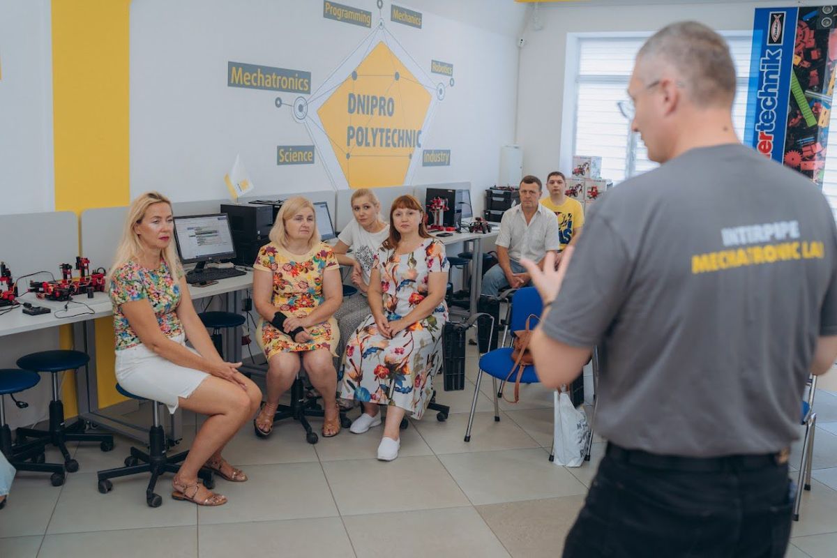 Для вчителів інформатики шкіл №142, №42 та №57 провели навчання на базі університету “Дніпровська політехніка” Для вчителів інформатики шкіл №142, №42 та №57 провели навчання на базі університету “Дніпровська політехніка”