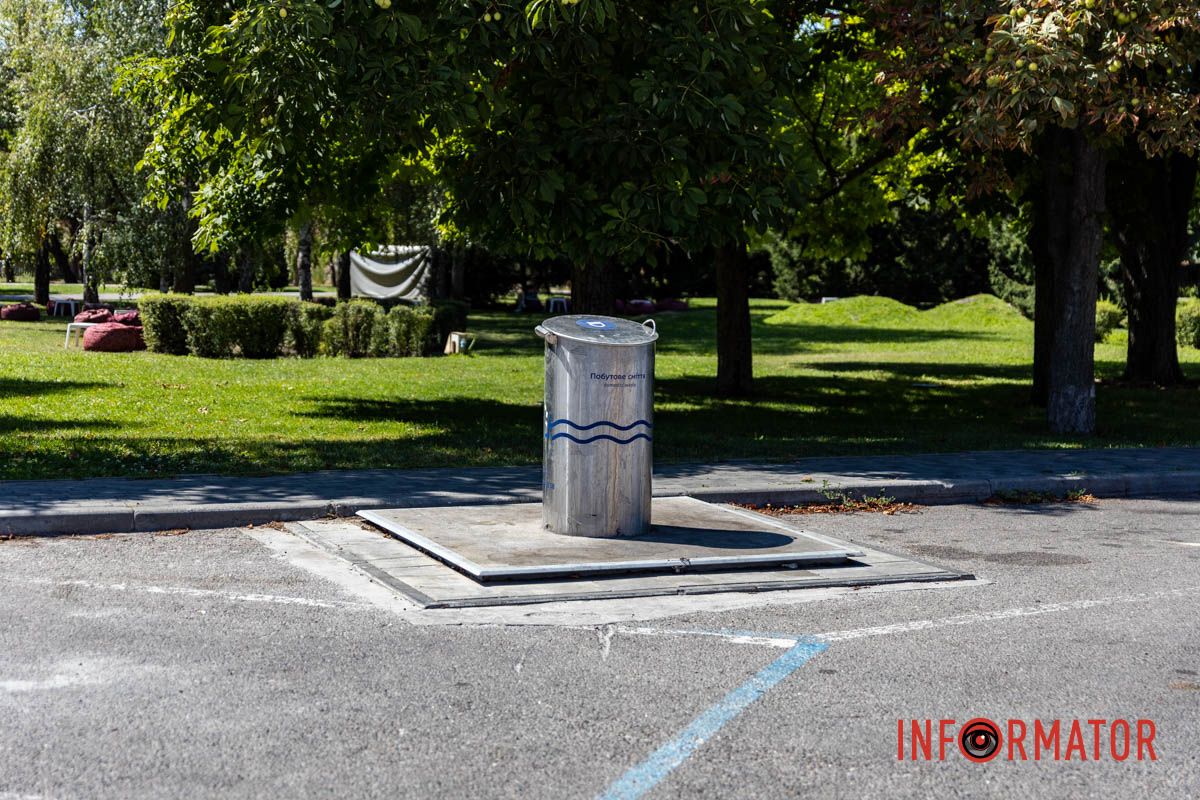 Сміття під землю: на Сонячній Набережній у Дніпрі встановили сучасні контейнери 5