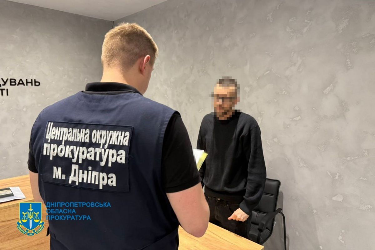Ошукали людей на 2 мільйони гривень: у Дніпрі викрили шахрайський колцентр 2