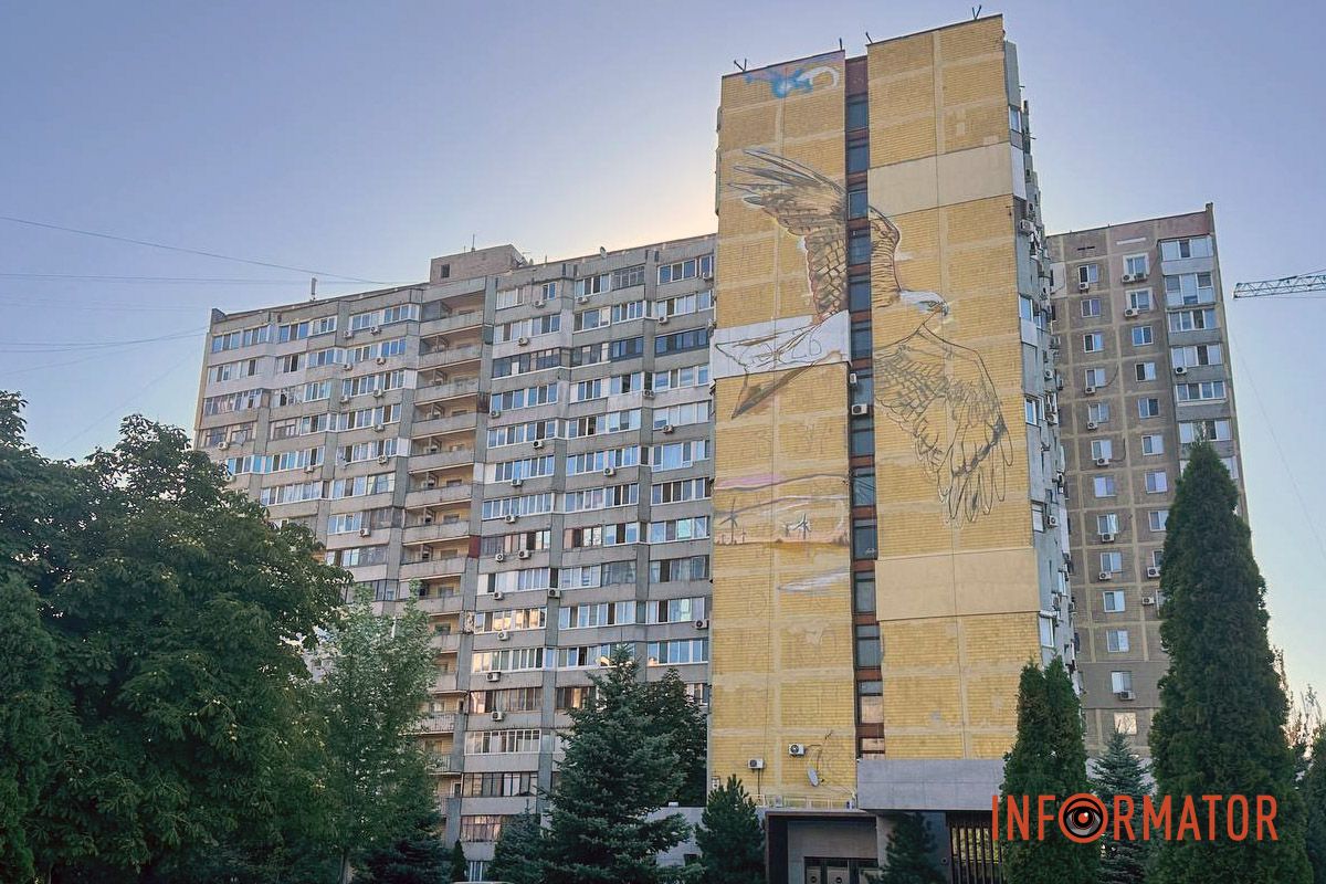 Остальные детали еще в работе На Солнечной набережной в Днепре создают новый гигантский мурал.