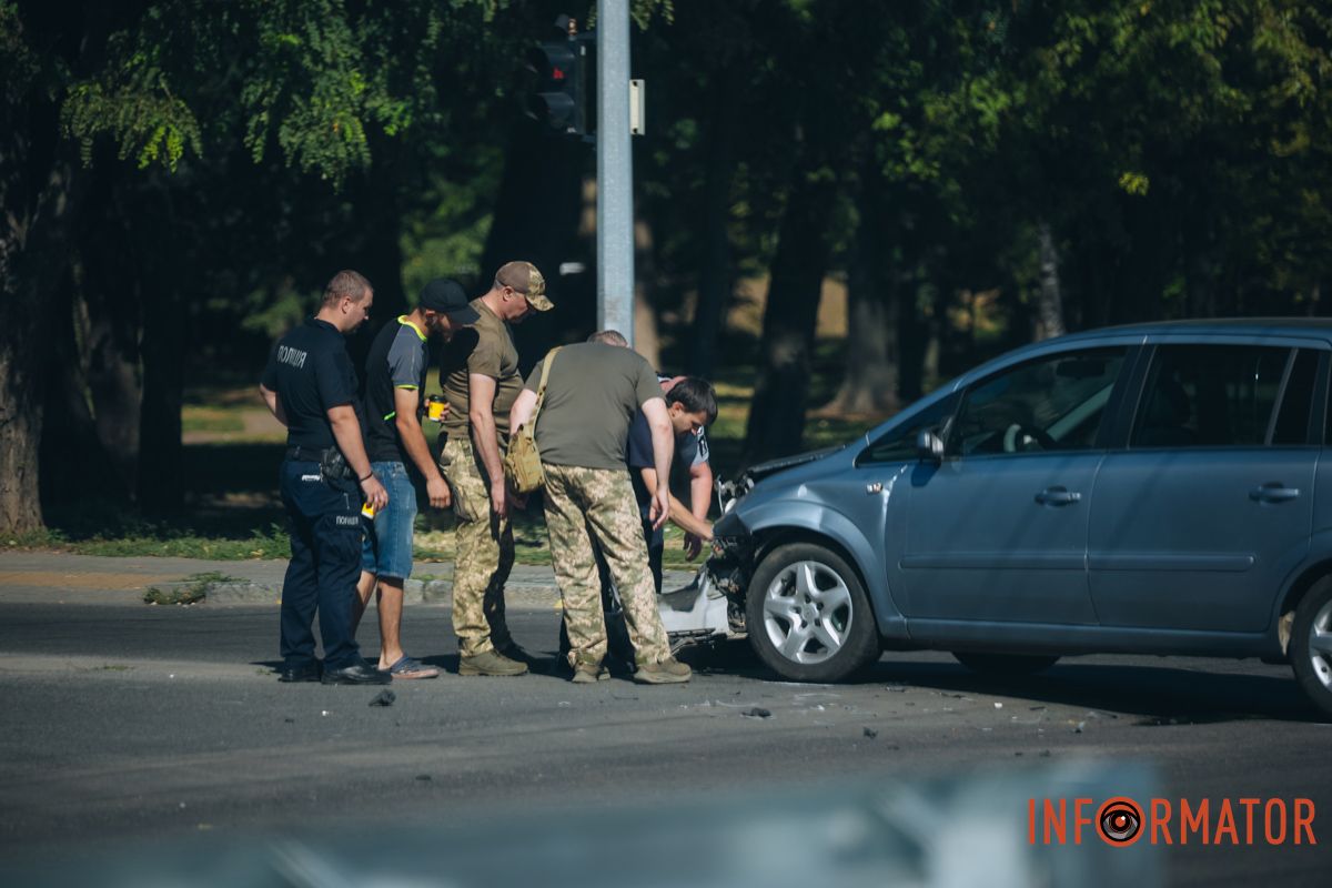 Авария произошла, когда первый пытался совершить поворот Авария произошла, когда первый пытался совершить поворот