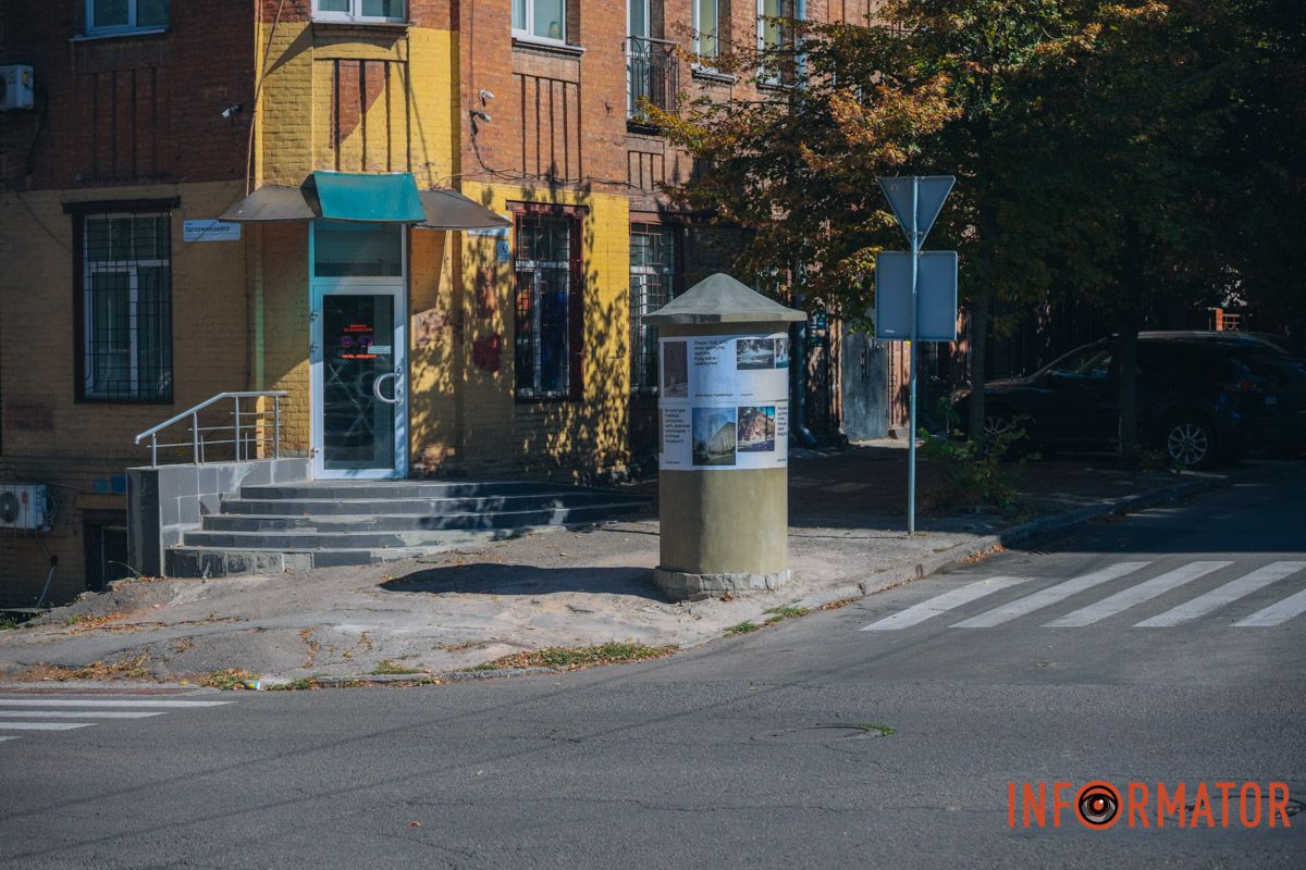 В Днепре на восстановленной афишной тумбе появились плакаты 8