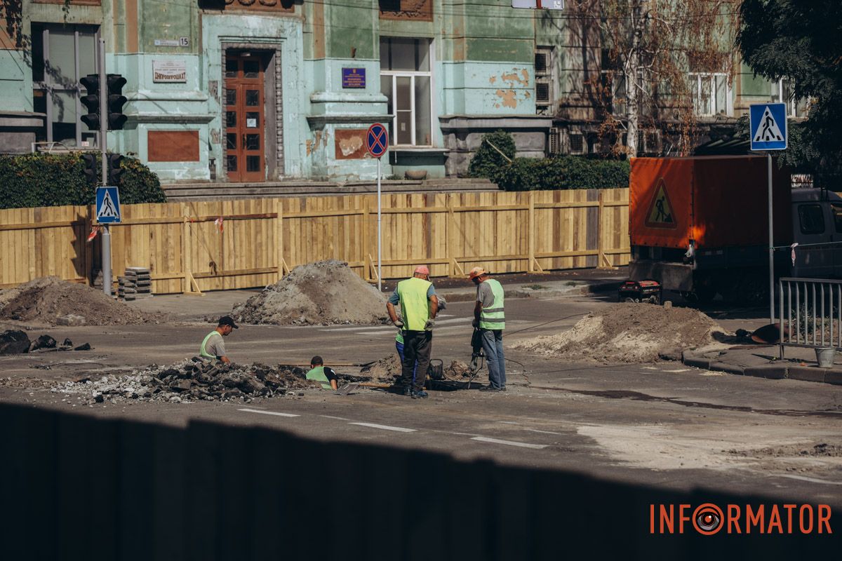 Демонтировали асфальт на отдельных участках Перекрытый центр города: как в Днепре за 28 миллионов продвигается ремонт на Князя Владимира Великого 10