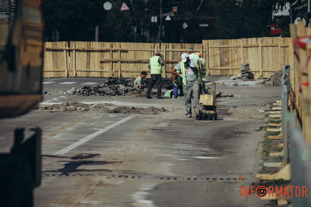 Работы планируют завершить к концу декабря 2025 года. Перекрытый центр города: как в Днепре за 28 миллионов продвигается ремонт на Князя Владимира Великого 7