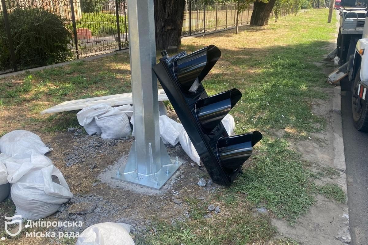 На дорогах зі жвавим рухом біля шкіл реконструюють світлофори На дорогах зі жвавим рухом біля шкіл реконструюють світлофори