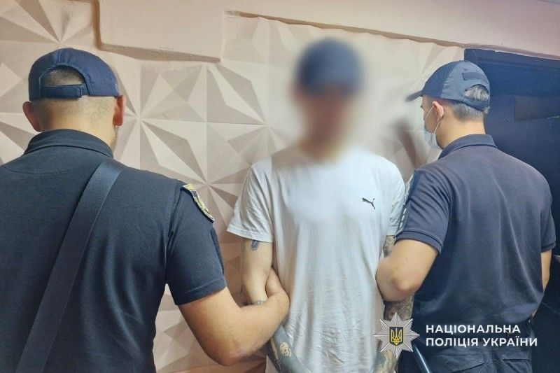 У Кам'янському 25-річний чоловік взяв телефон у знайомого та втік з ним