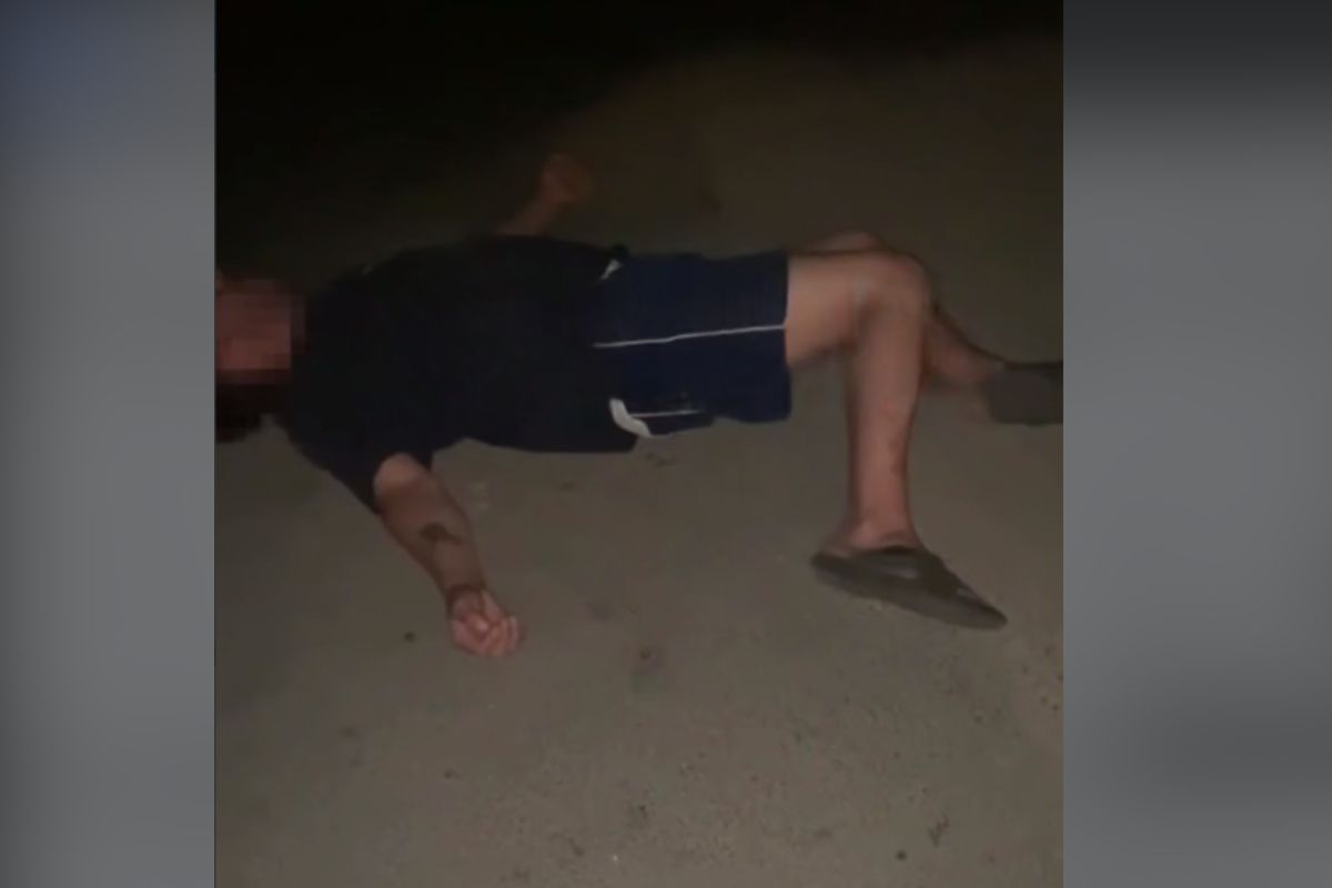 Человек лежал на асфальте