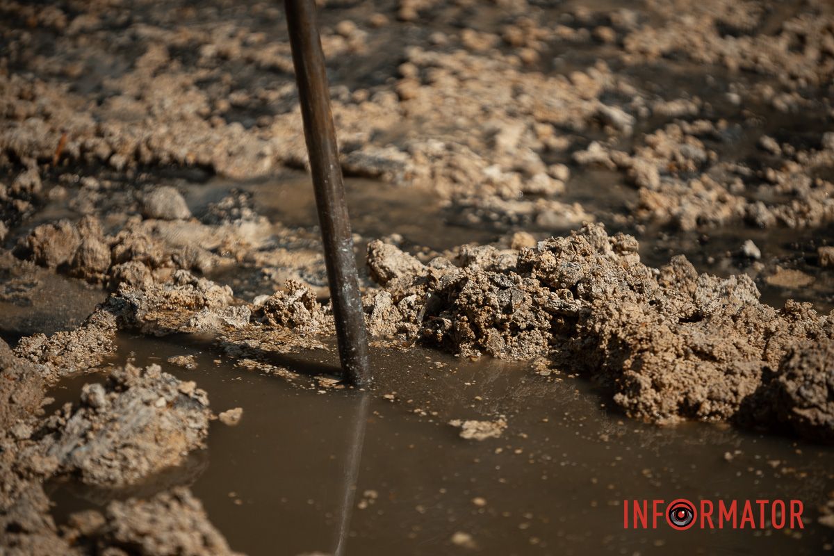 Инцидент произошел 18 августа В Днепре возле площади Шевченко улицу заливает зловонной водой 7