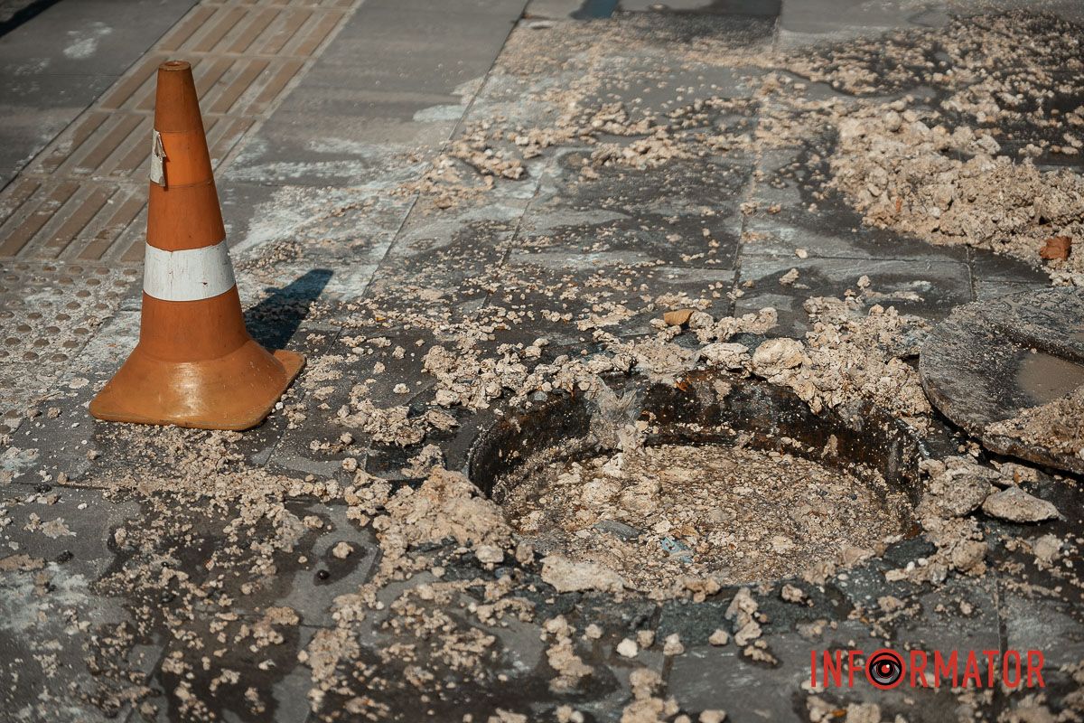 18 августа улицу вблизи парка Шевченко в Днепре залило вонючей водой В Днепре возле площади Шевченко улицу заливает зловонной водой 18