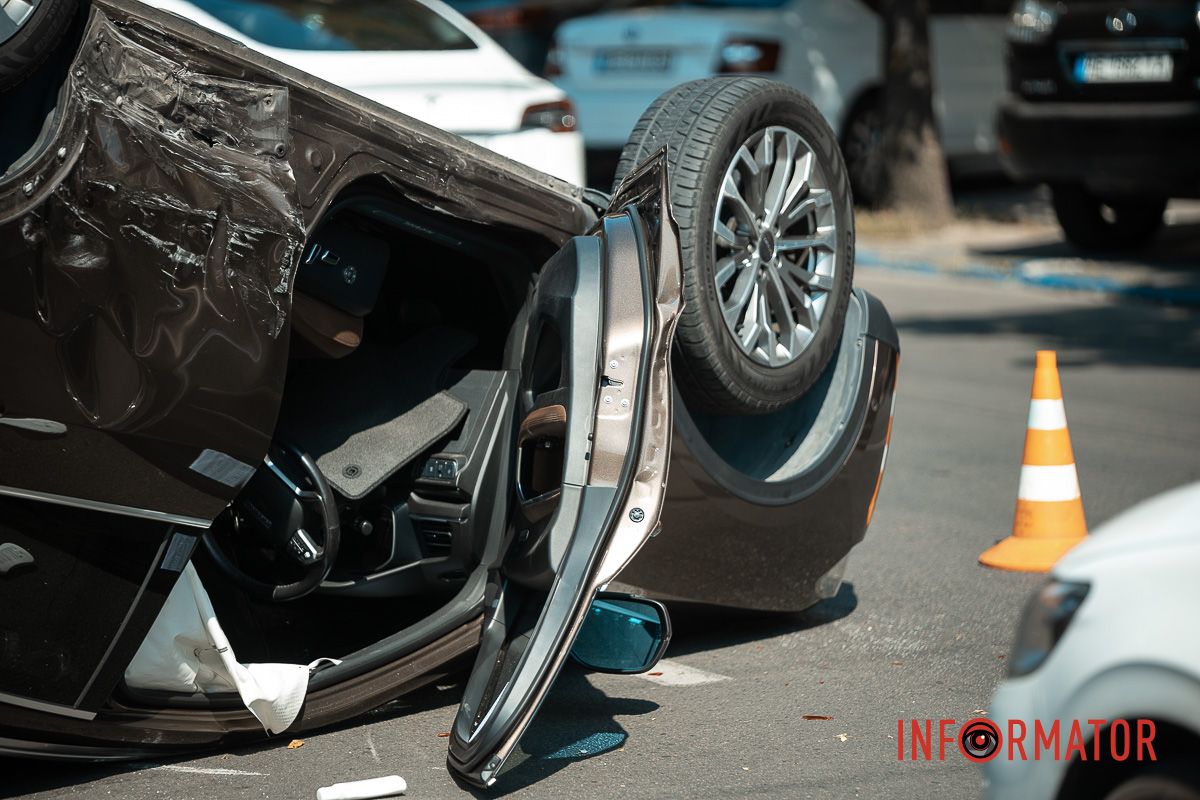 Речі всередині авто розкидало