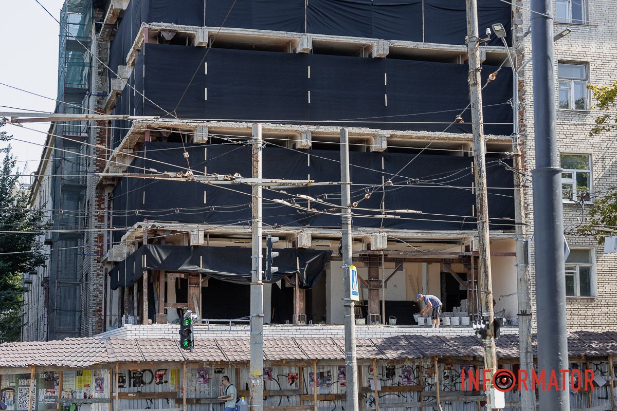 В Днепре продолжается капитальный ремонт общежития №2, едва не ушедшего под землю в 2019 году.