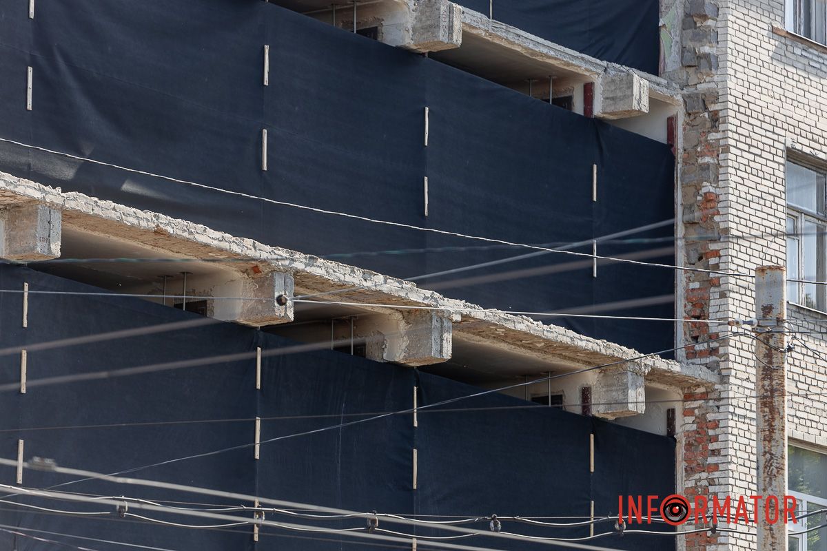 В Днепре продолжается капитальный ремонт общежития №2, едва не ушедшего под землю в 2019 году.