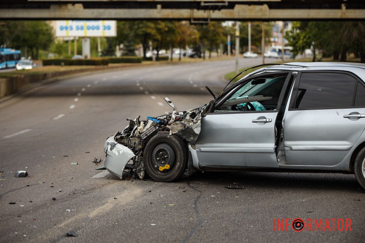 Станом на 17:30 на місці працюють патрульні поліцейські Станом на 17:30 на місці працюють патрульні поліцейські