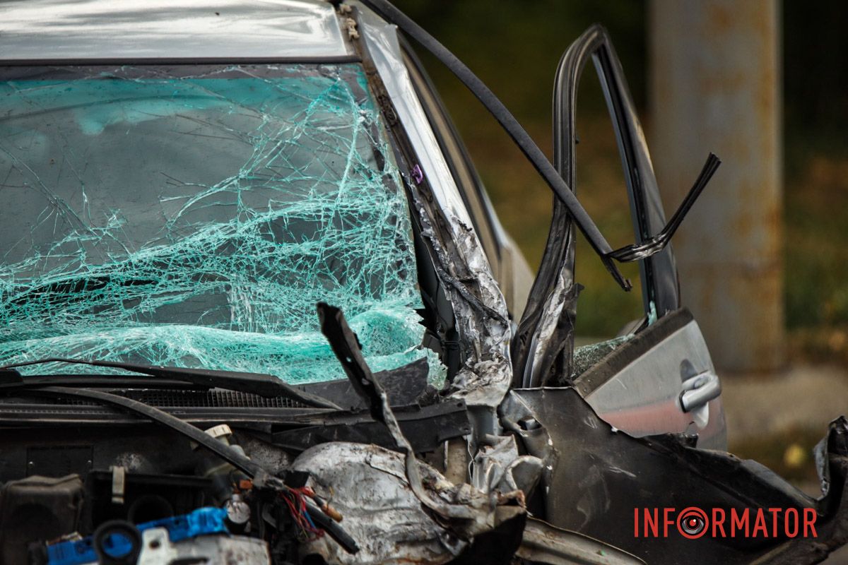 Легкове авто сильно пошкоджене Легкове авто сильно пошкоджене