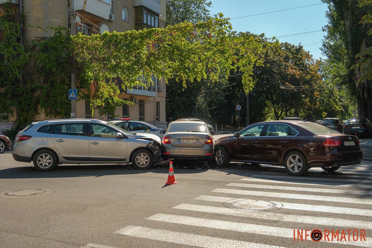 Сюди приїхали правоохоронці