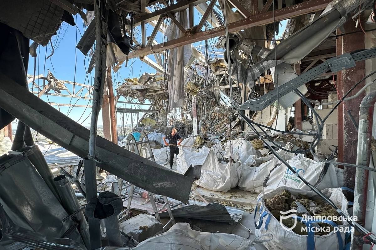 26 июня 2025 года в результате ракетного удара был разрушен 26-й этаж здания ОСМД ЖК "Новодворянский" 26 июня 2025 года в результате ракетного удара был разрушен 26-й этаж здания ОСМД ЖК "Новодворянский"