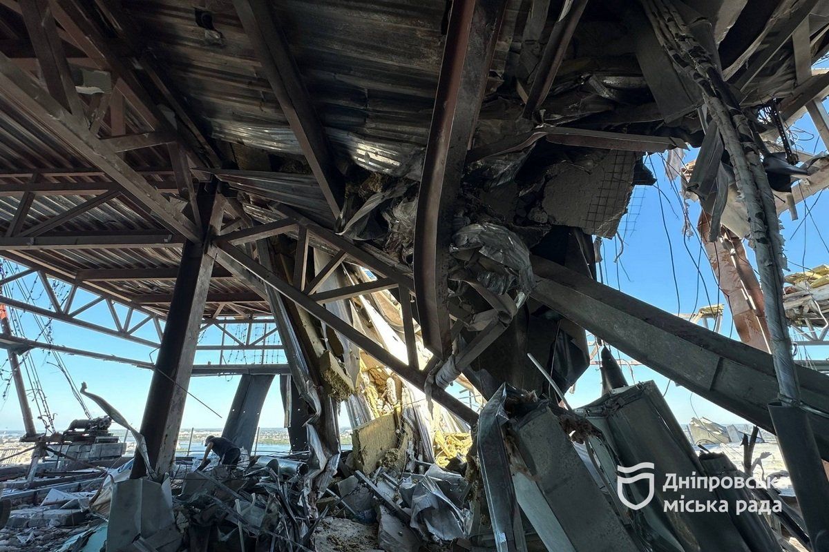 Повреждения получили кровля, лифтовое оборудование, держательные конструкции 25-го этажа и окна Повреждения получили кровля, лифтовое оборудование, держательные конструкции 25-го этажа и окна