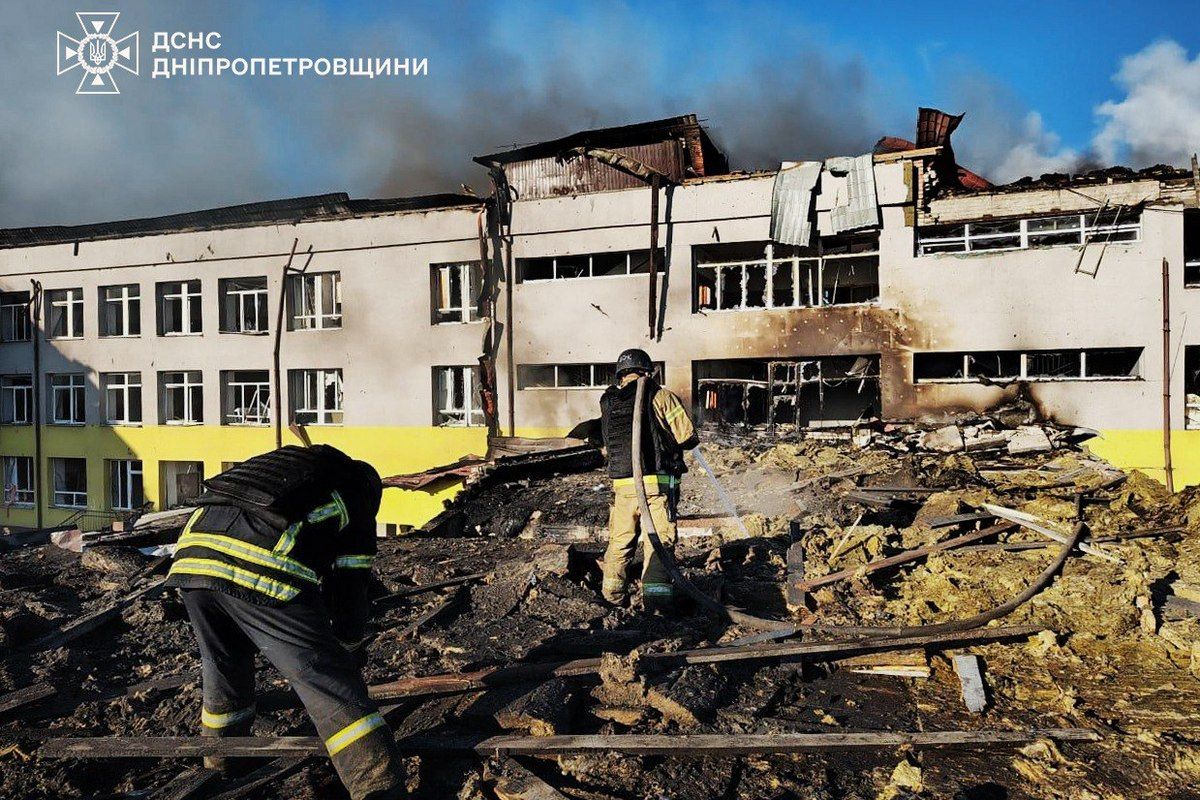 «Всі плачуть»: у ДСНС показали, що залишилося від ліцею у Дніпропетровській області, який ворог знищив безпілотниками 1