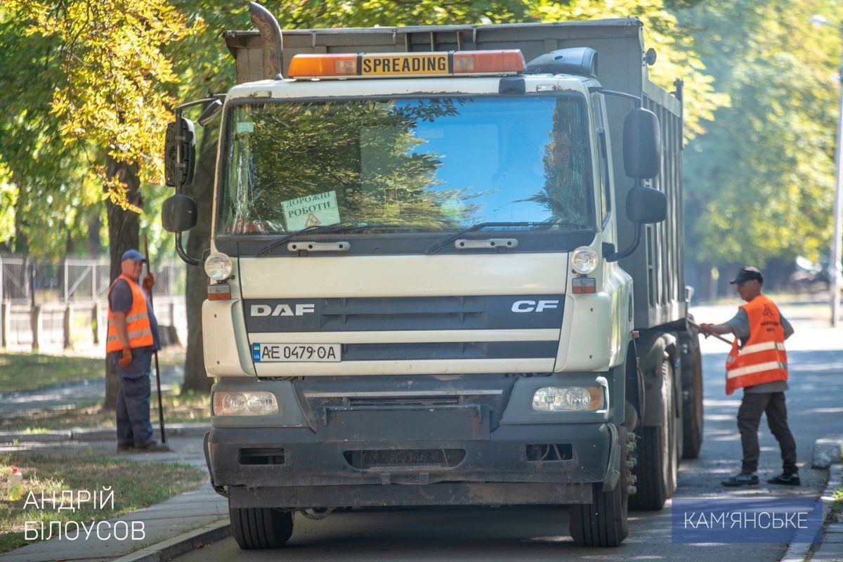 В Каменском начали капитально ремонтировать тротуары В Каменском начали капитально ремонтировать тротуары