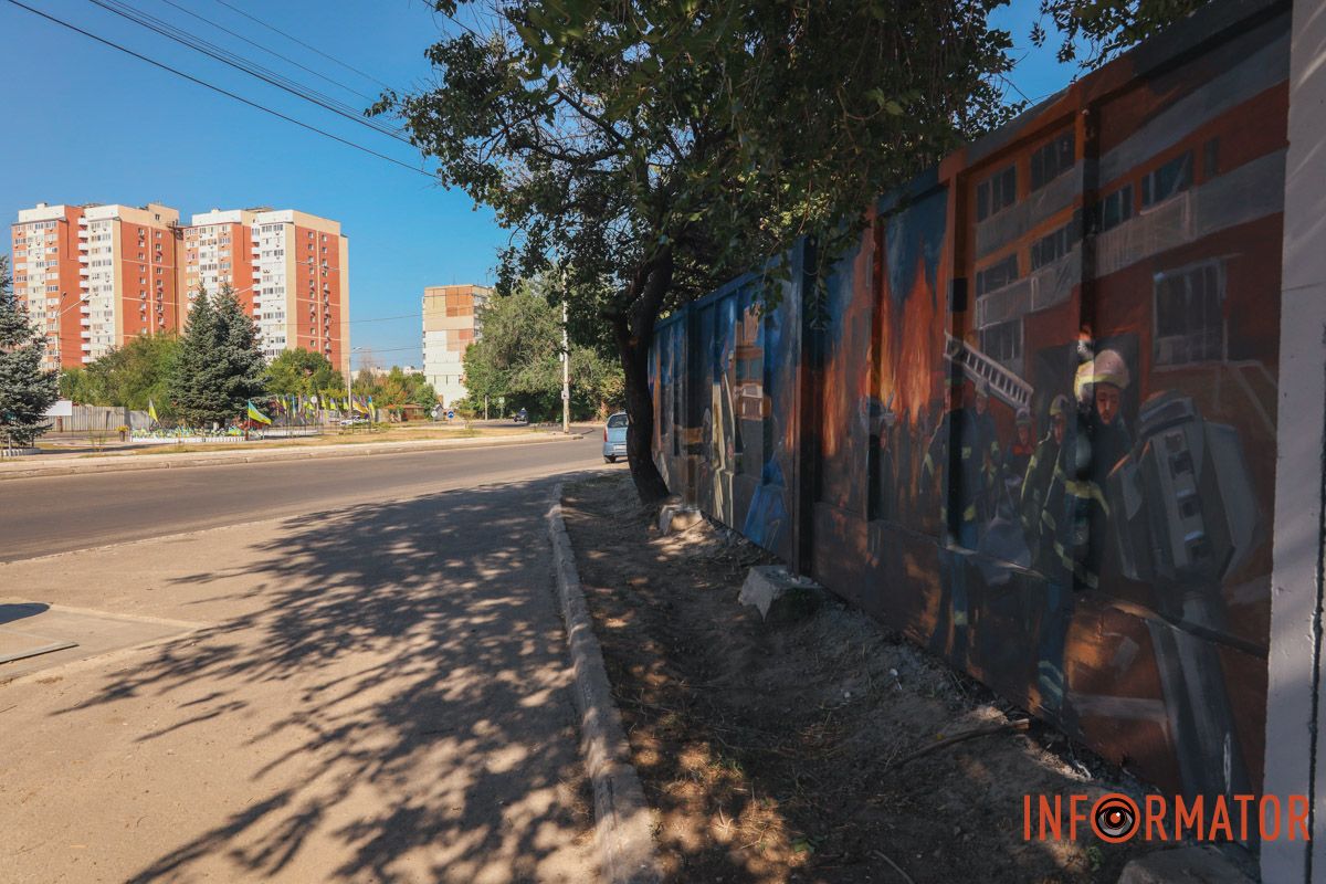 Мурал состоит из 3 частей