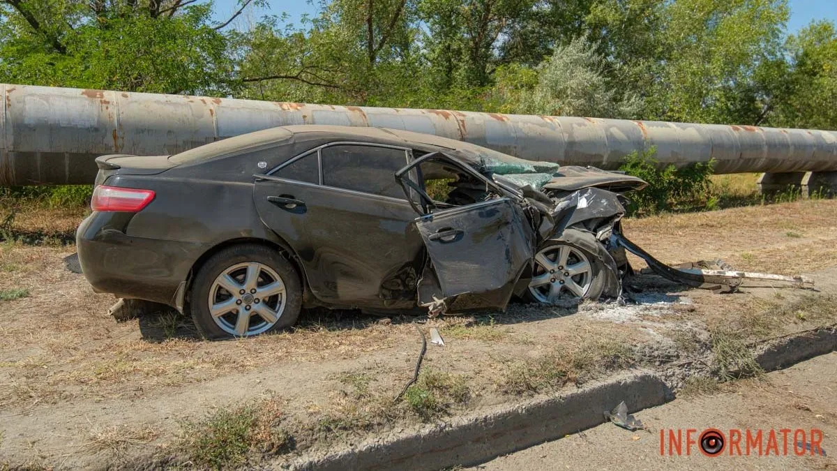 29-річний водій у ДТП втратив ногу: у Дніпрі на заїзді на Усть-Самарський міст помітили розтрощену Toyota