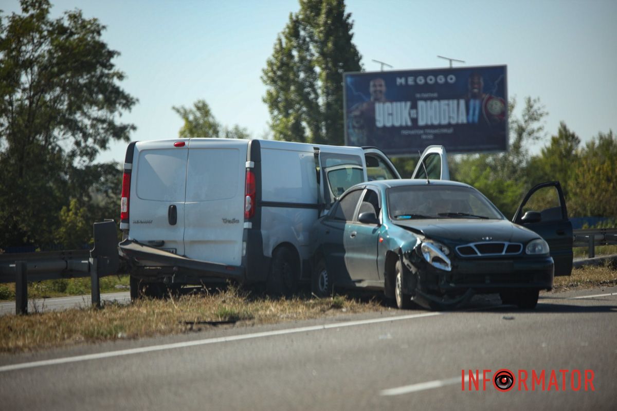 В пятницу, 22 августа, на въезде в Днепр произошла авария В пятницу, 22 августа, на въезде в Днепр произошла авария