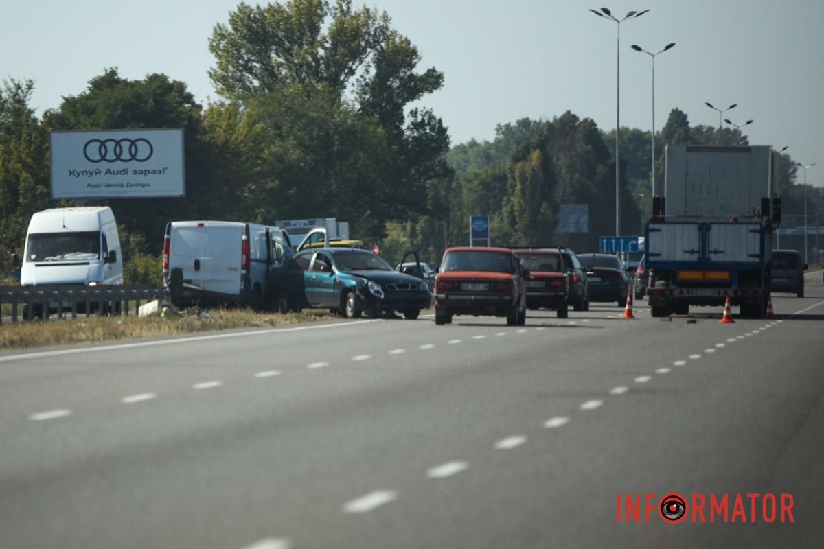 Столкнулись три автомобиля Столкнулись три автомобиля