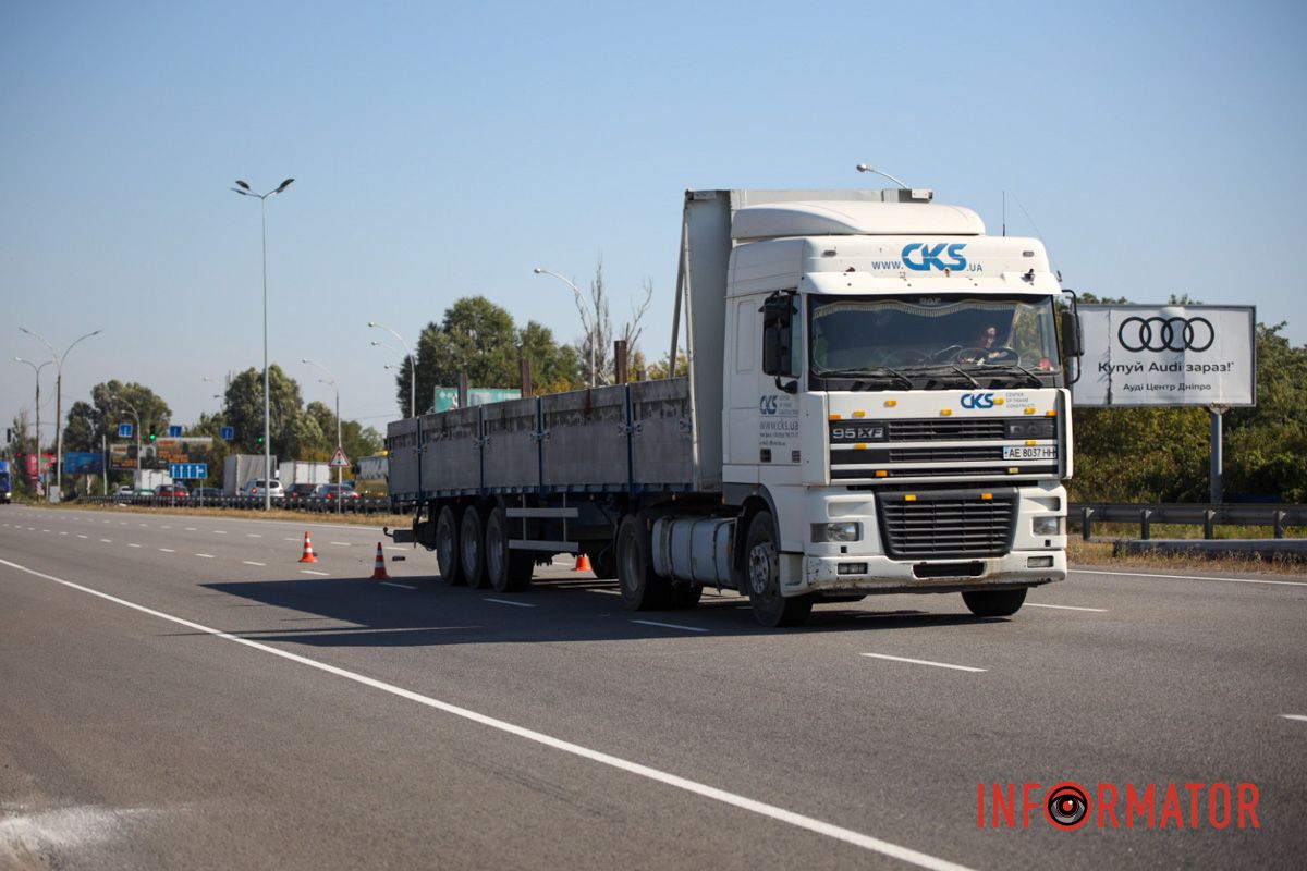 По предварительной информации, три автомобиля ехали в Днепр. По предварительной информации, три автомобиля ехали в Днепр.