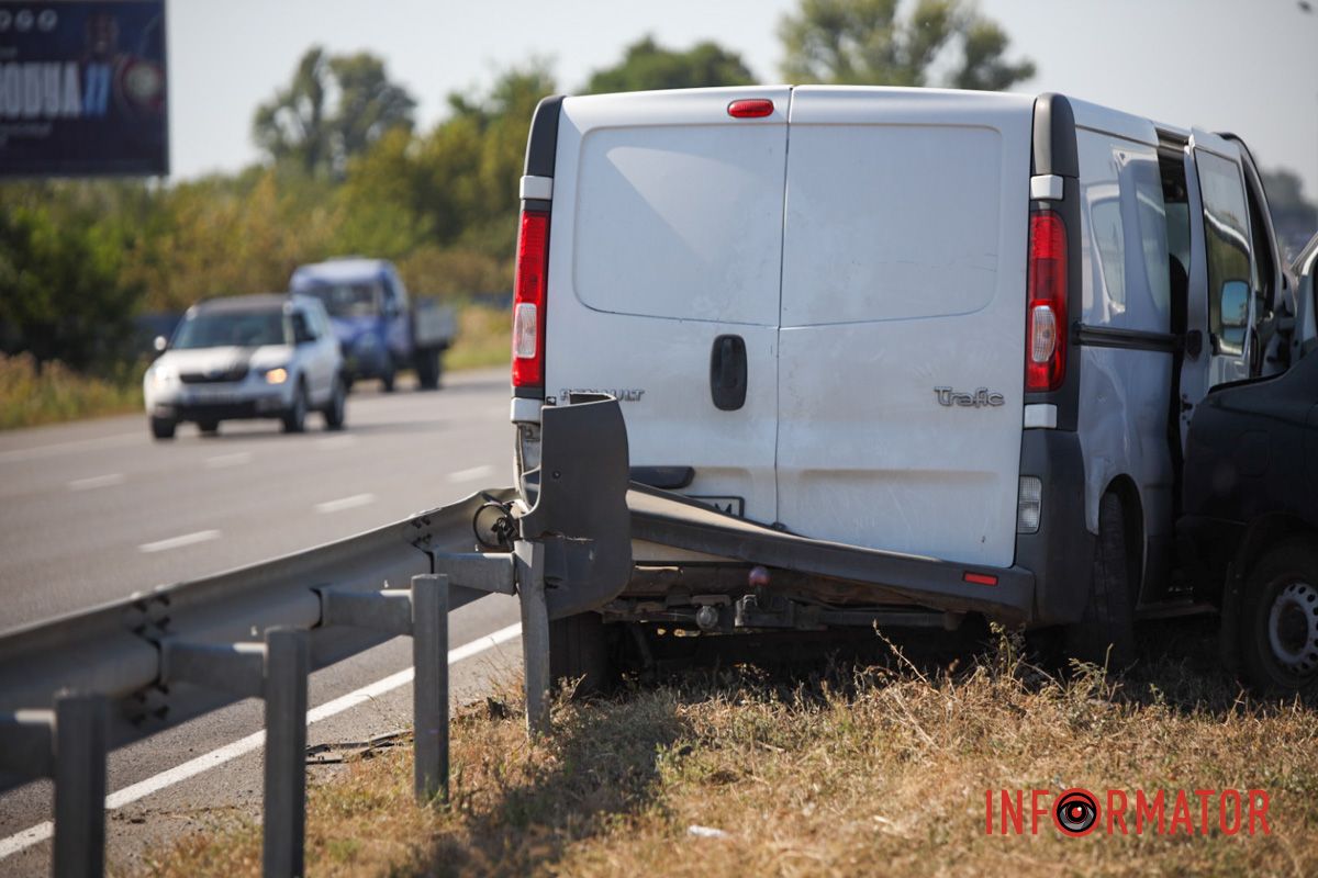 Предварительно, Daewoo начал изменять полосу и задел грузовик DAF Предварительно, Daewoo начал изменять полосу и задел грузовик DAF