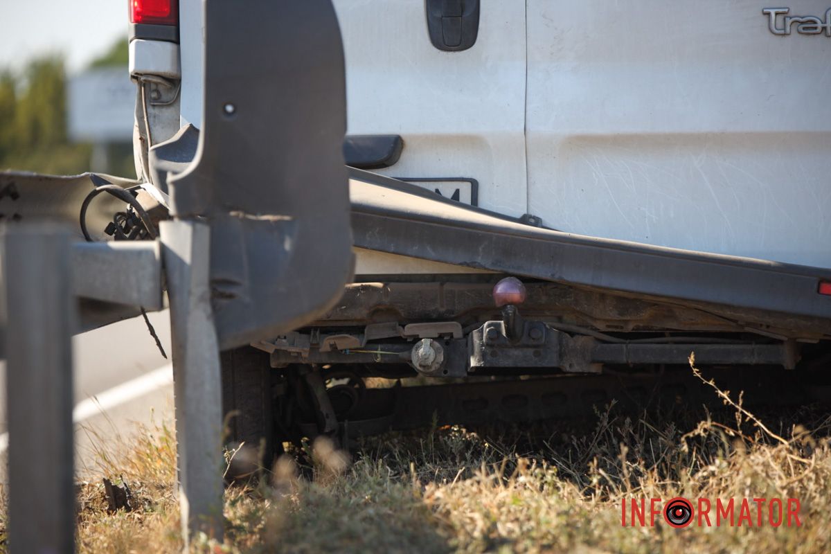 Во время него он задел Renault Traffic Во время него он задел Renault Traffic