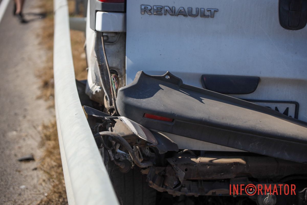 Машины вылетели на обочину Машины вылетели на обочину