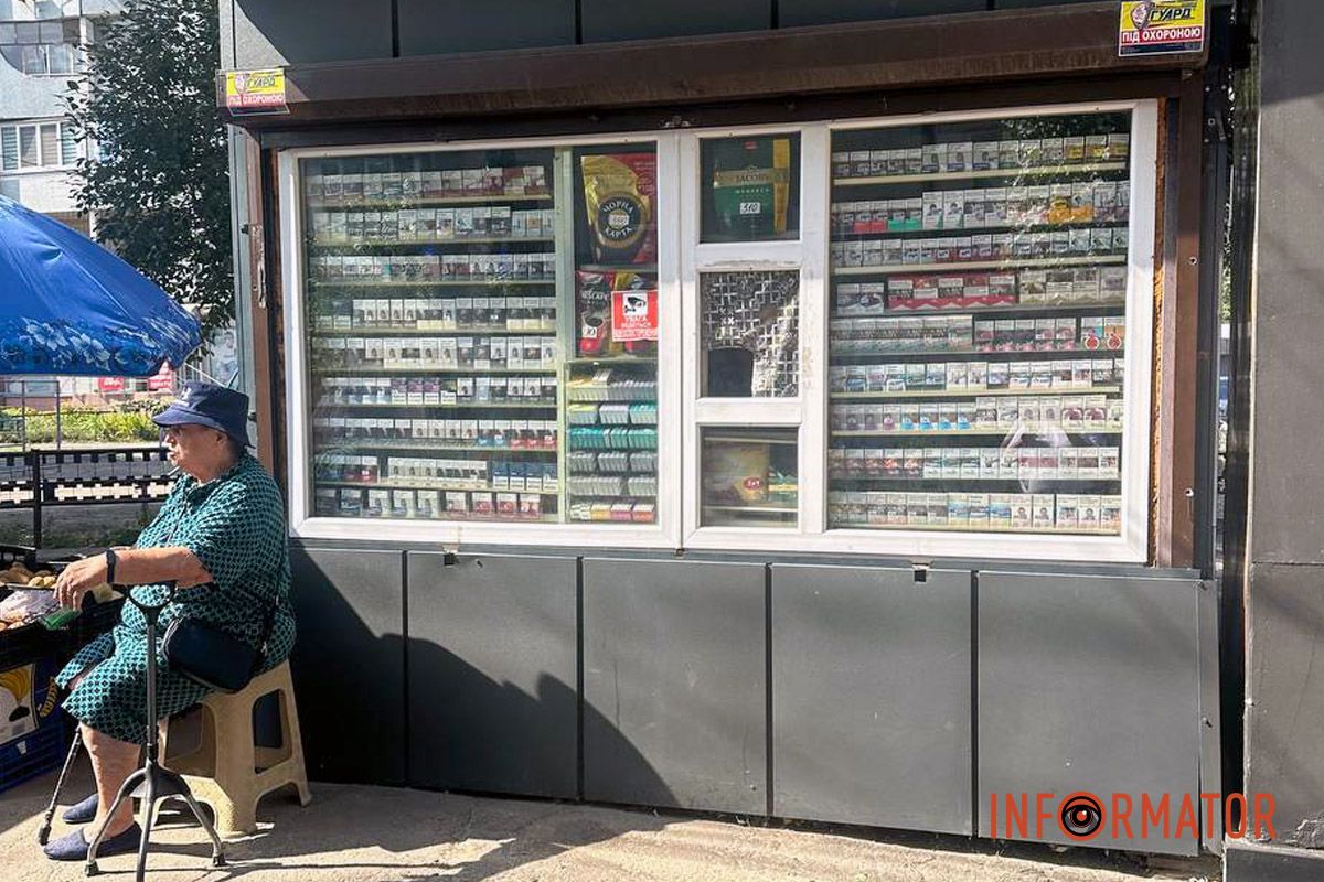 Для этого мы посетили несколько торговых точек, которые посоветовали местные жители, а также приобрели пачки в трех известных супермаркетах. Для этого мы посетили несколько торговых точек, которые посоветовали местные жители, а также приобрели пачки в трех известных супермаркетах.