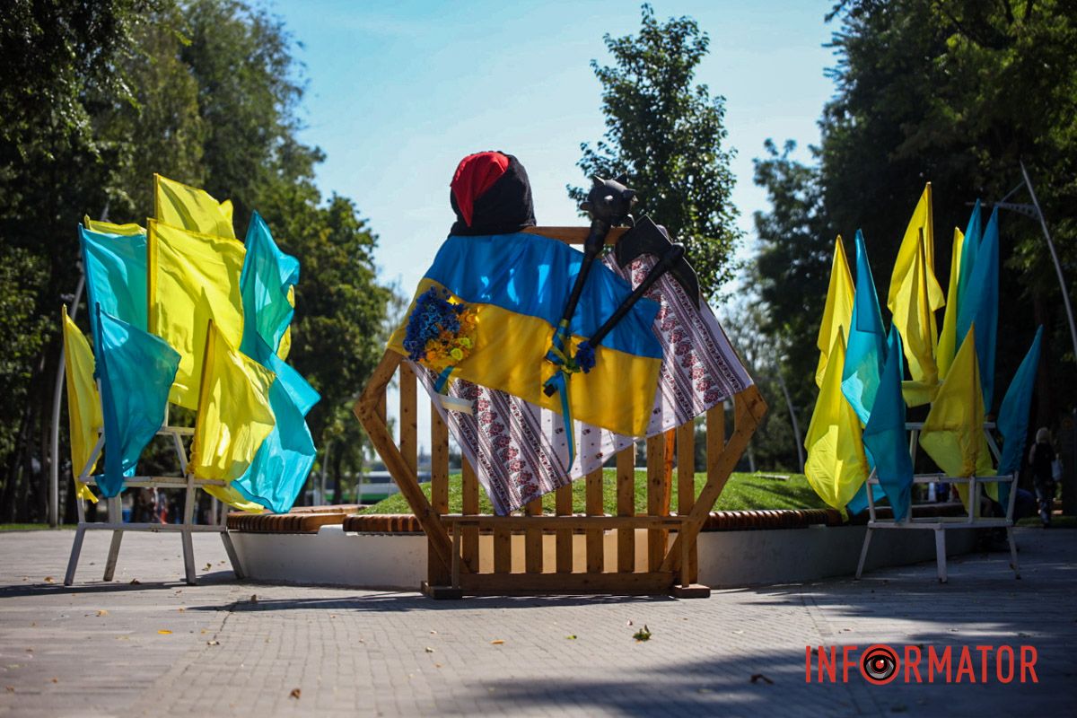 Около нее можно сделать невероятные фото в патриотическом стиле