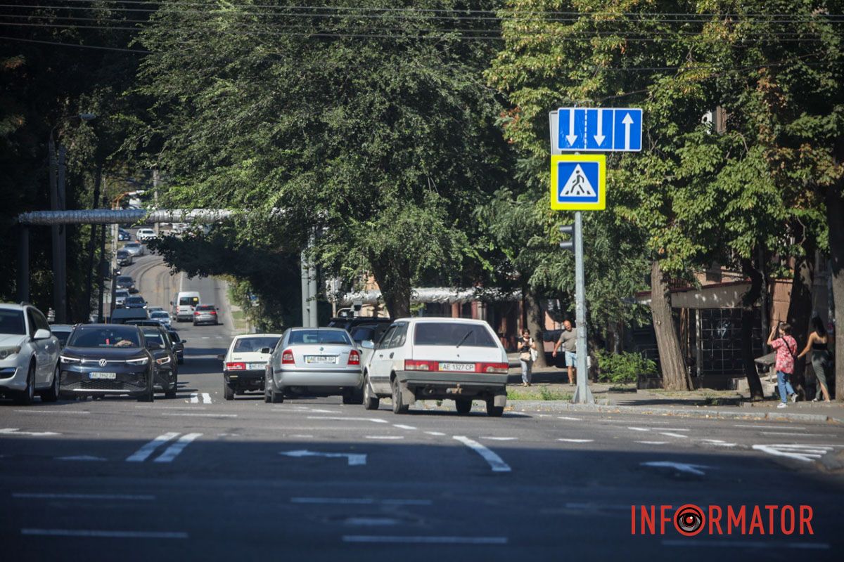 Установили новые знаки и нанесли разметку: в Днепре перекресток на проспектах Слобожанском и Александра Поля сделали безопаснее 5